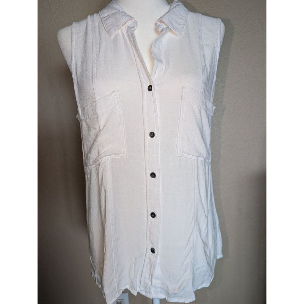 Rock & Republic White Button Tank
